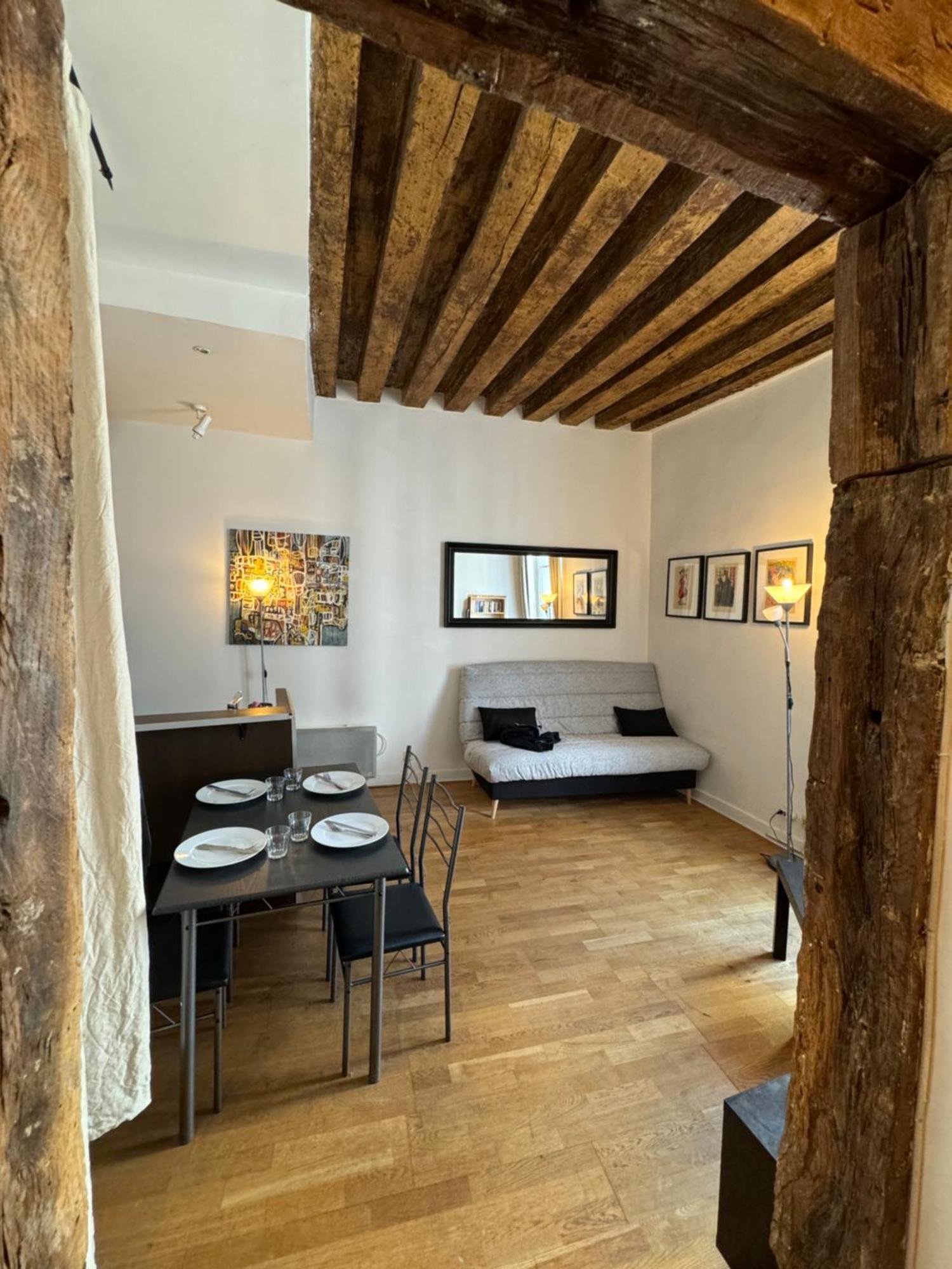 Appartement Typique Parisien Au Coeur Du Marais Exterior foto